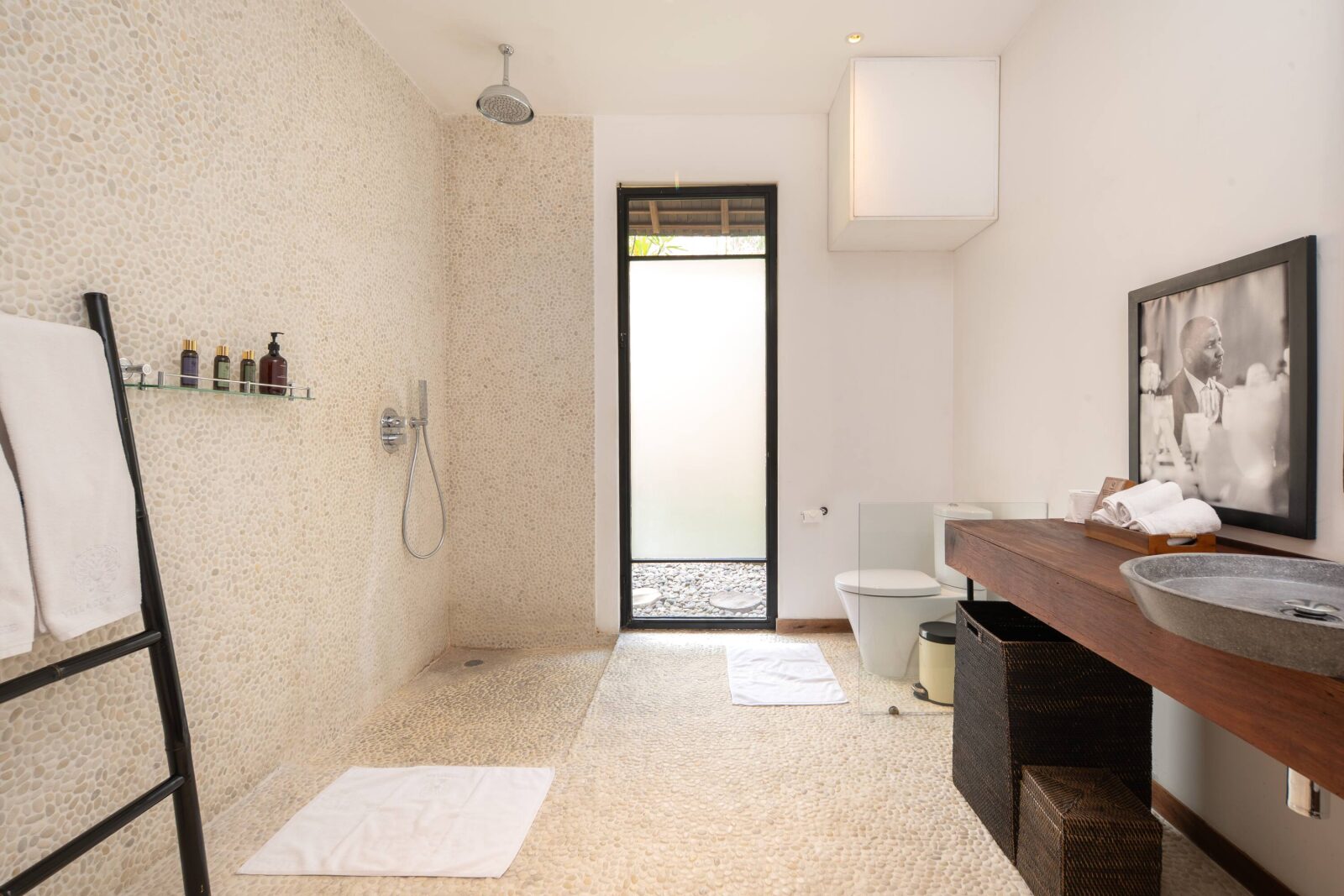 The rain shower in the garden-view bedroom's private bathroom